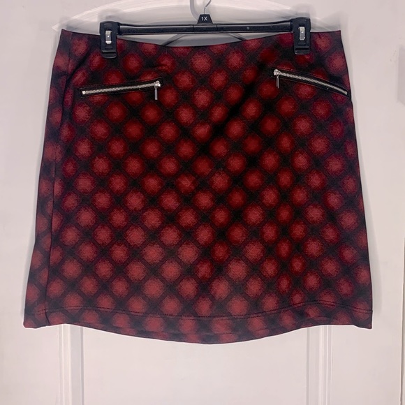 Red plaid Mini skirt by Maurice’s. Size 18w elastic waist - Picture 1 of 4